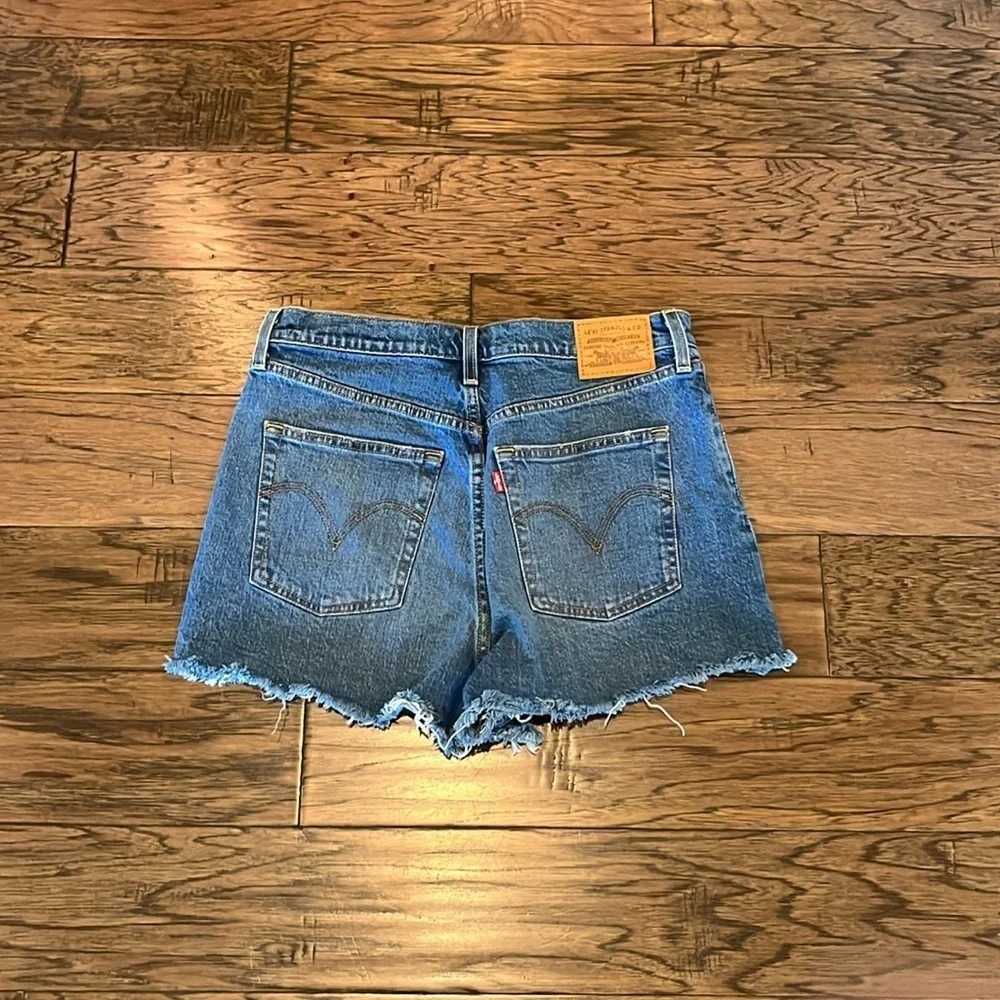Levi’s Ribcage Shorts High Rise Size 31